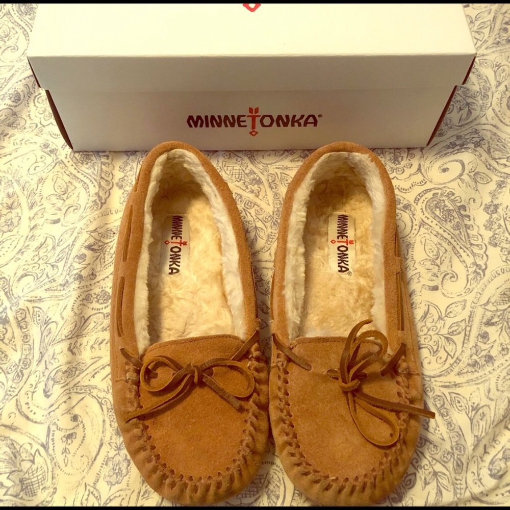 Minnetonka Shoes size 7! Worn TWICE!
